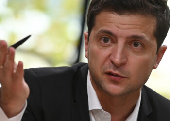 Zelensky compare Poutine à Hitler