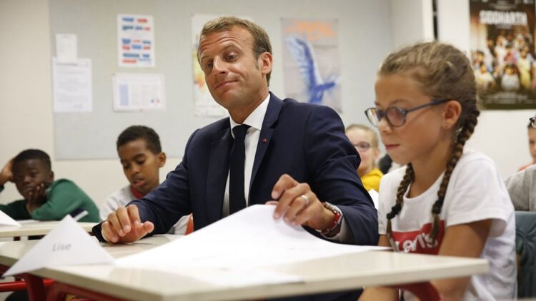 Emmanuel Macron, president de la Republique. Visite d'une classe de 6eme.