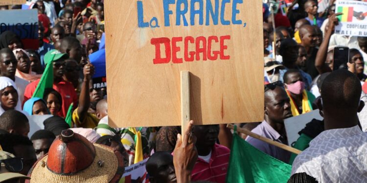 Paris réagit à l’expulsion de son attaché militaire par le Burkina Faso