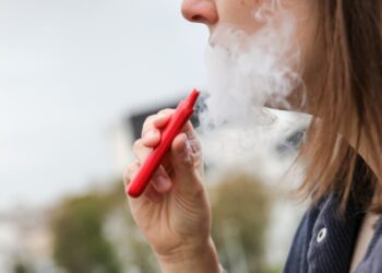 L’essor inquiétant des « puffs » près des collèges et lycées : Le Maroc face à un choix décisif