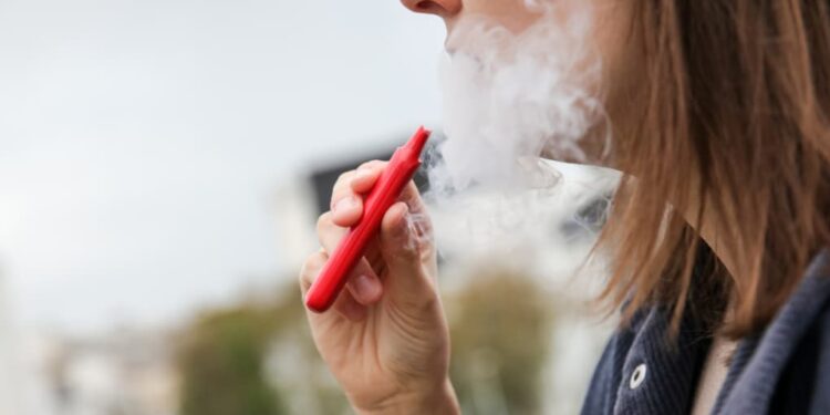 L’essor inquiétant des « puffs » près des collèges et lycées : Le Maroc face à un choix décisif