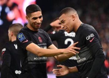 Mbappé vole au secours d’Hakimi face à l’hostilité des supporters brestois