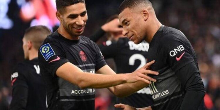 Mbappé vole au secours d’Hakimi face à l’hostilité des supporters brestois