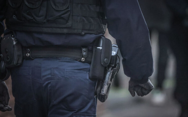 Société / Covid 19
Paris (XIVe), le 22 mai 2021
Contrôle de police aux abords des terrasses parisiennes  afin de faire appliquer le couvre-feu de 21h. 
Quelques amendes ont été distribuées pour non port du masque et consommation d'alcool après le couvre-feu de 21h.
Photo LP / Fred Dugit