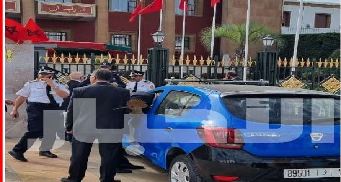 Incident troublant à Rabat : un chauffeur de taxi fonce sur le portail du Parlement