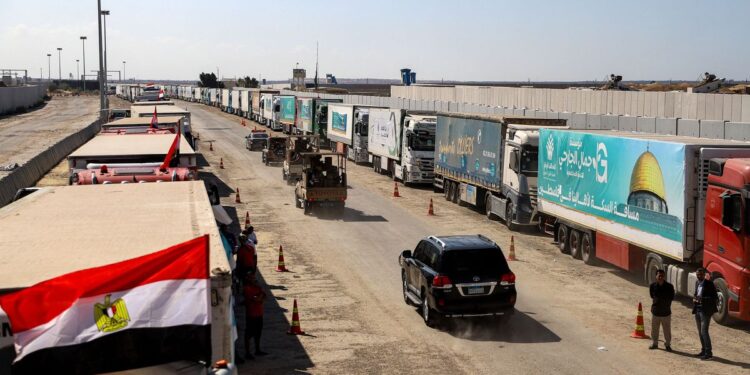 Les premiers camions d’aide humanitaire arrivent à Gaza, ce samedi