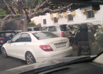 Devant le tribunal de commerce de Rabat: stationnement illégal et défi à l’ordre public