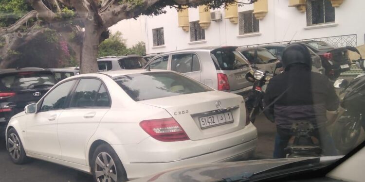 Devant le tribunal de commerce de Rabat: stationnement illégal et défi à l’ordre public