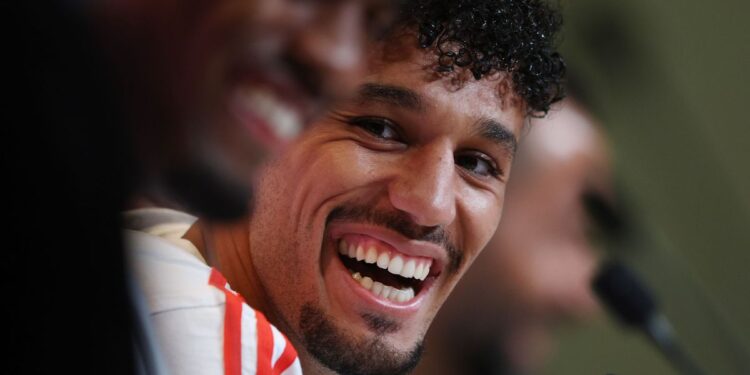 Bayern Munich célèbre le 26e anniversaire de Noussair Mazraoui