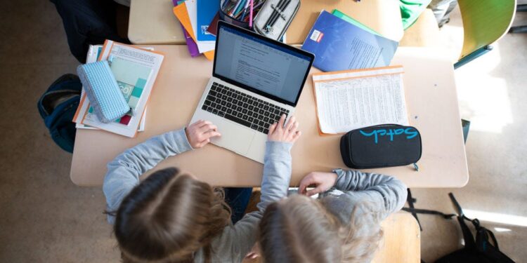 Boostez vos Résultats Scolaires avec ces Outils d’Apprentissage IA – Transformez votre Éducation dès Aujourd’hui!