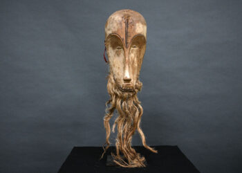 Trésor caché : un brocanteur découvre la valeur inestimable d’un masque Africain