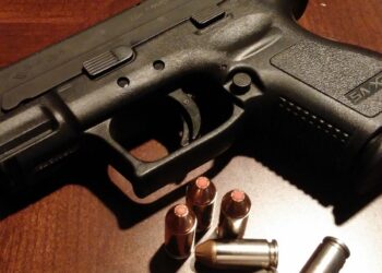 États-Unis : un enfant de 3 ans tire accidentellement sur son petit frère et le tue