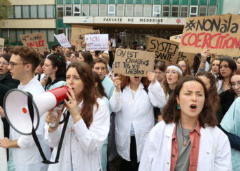 Colère et contestation des étudiants en médecine marocains face à la réforme