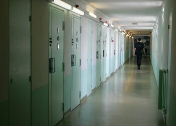 Ombres et lumière: Un vélo volé, une vie bouleversée. Le Périple d’Ayoub