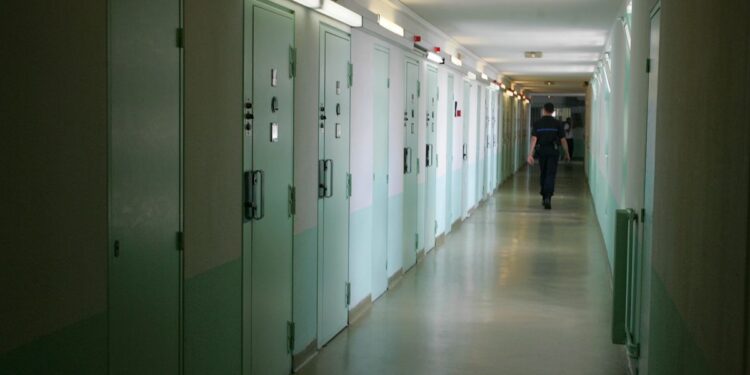 Ombres et lumière: Un vélo volé, une vie bouleversée. Le Périple d’Ayoub