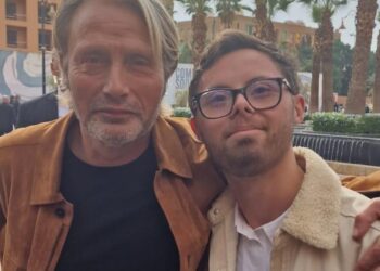 Au-delà des limites : Le parcours inspirant d’un jeune journaliste porteur de Trisomie 21