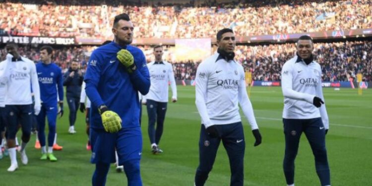 un joueur du PSG victime d’une attaque brutale à son domicile