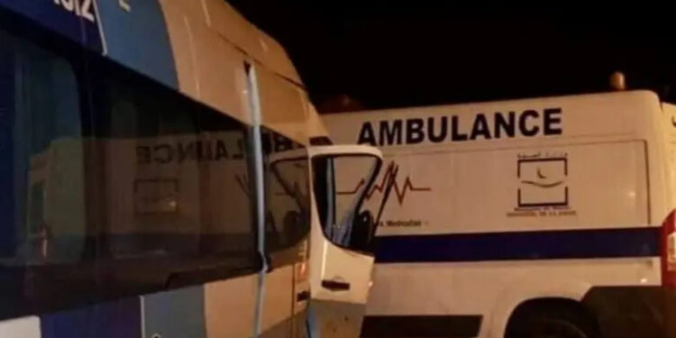 Tanger : Un malade en ambulance décède dans une collision avec un bus