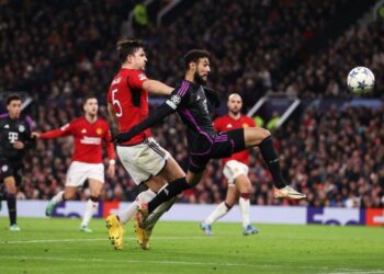 Noussair Mazraoui blessé lors du match contre Manchester United