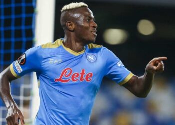 Osimhen se moque un supporter de Hakimi