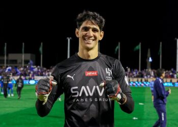 Yassine Bounou concède son premier but après 8 matchs mais mène Al Hilal à la victoire contre Al-Tai