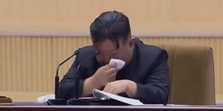 Dans une scène rare… Quand le nord Coréen Kim Jong-Un verse des larmes.