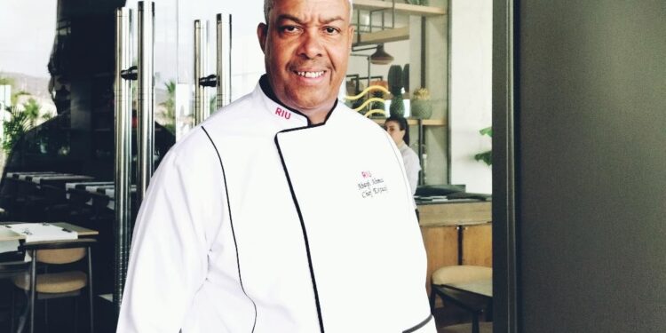 La fusion créative : Une conversation avec le Chef Ahmed Abargh du RIU Tikida Palace Taghazout