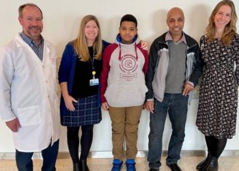 Une première: Un enfant Marocain entend pour la première fois grâce à une avancée génétique aux États-Unis