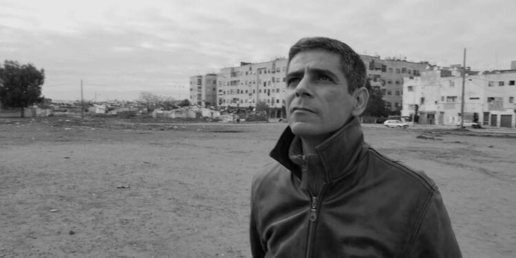 « À mille chants du naufrage » : Voyage au Cœur de l’Art de Mohamed Hmoudane à l’Espace Rivages.