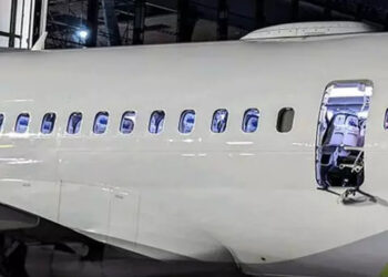 Une porte d’un Boeing 737 détachée en plein vol