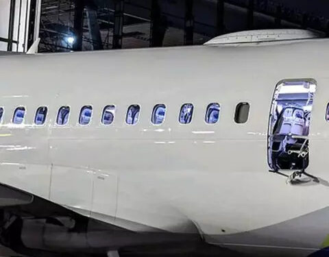 Une porte d’un Boeing 737 détachée en plein vol