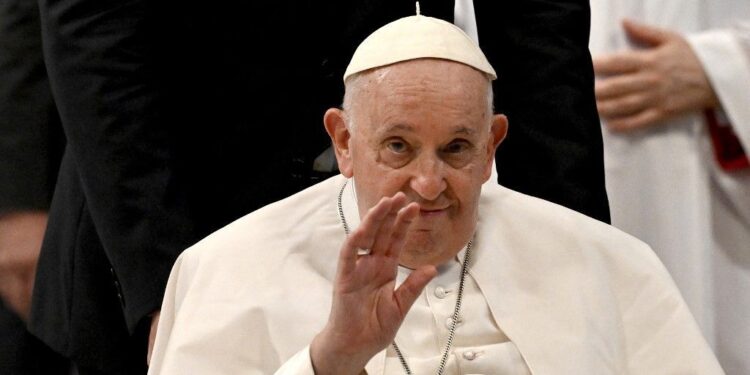 Le pape François ouvre la porte aux bénédictions des couples homosexuels