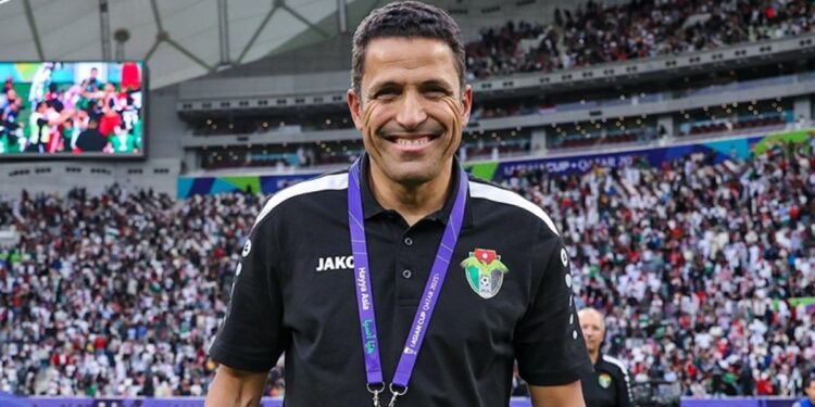 L&rsquo;Algérie courtise Houcine Ammouta pour les Fennecs : Une nouvelle ère en vue ?