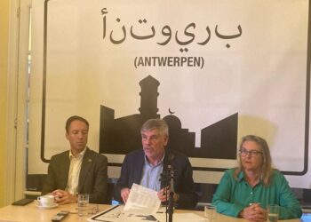 À Anvers, le Vlaams Belang remplace des panneaux en néerlandais par des panneaux en arabe