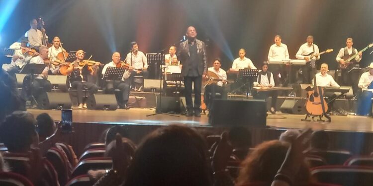 Triomphe artistique : Ahmed Cherkani et son orchestre transportent le public de Rabat dans une harmonie inoubliable