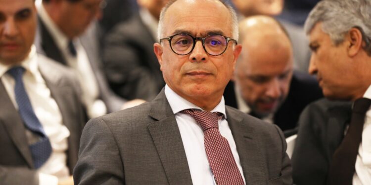 Les enseignants réintégrés recevront leur salaire de février, mais la tension persiste