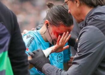 Après 13 minutes… Une blessure grave écarte l’arbitre de touche lors d’un match de la Liga espagnole
