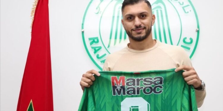 Le Raja Casablanca accueille le nouvel attaquant Algérien Riad Ben Ayad