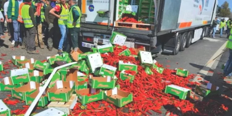 Colère des exportateurs Marocains suite aux actes de sabotage contre les camions de produits frais en Europe
