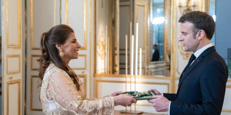 Samira Sitail, nouvelle ambassadrice du Maroc en France, présente ses lettres de créance à Emmanuel Macron