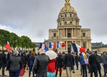 La proposition d’accueillir les saoudiens aux Invalides provoque une controverse politique en France