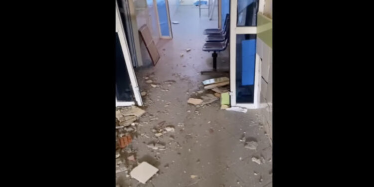 Vidéo : L&rsquo;effondrement à l&rsquo;hôpital de Sidi Kacem met en lumière les défis des infrastructures de santé