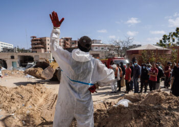 Découverte choquante à Gaza : 50 corps exhumés dans des fosses communes