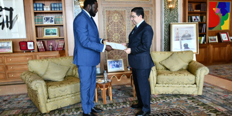 Bourita reçoit le ministre gambien Mamadou Tangara porteur d’une lettre pour le Roi du Maroc
