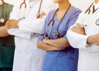 La France fait son marché : L’exode des médecins marocains et les défis de l’attractivité