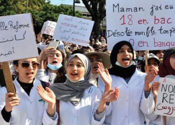 Les étudiants en médecine de Marrakech allument des bougies contre la réduction des années d’étude