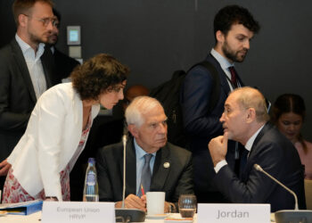 Netanyahu résiste à la fin du conflit, tandis que les pourparlers de paix progressent à Bruxelles