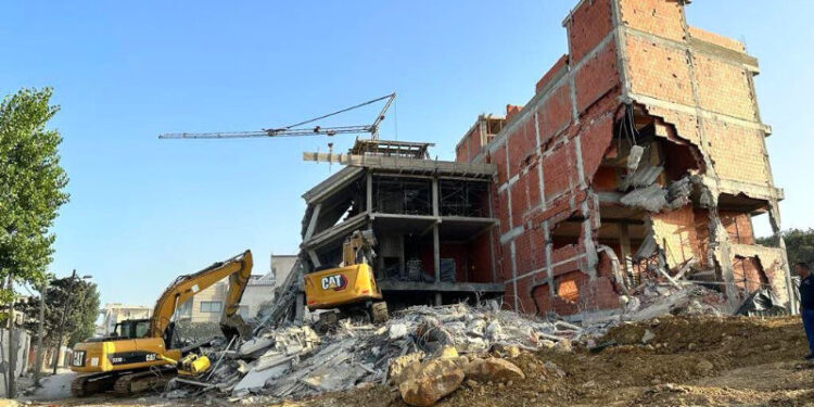 Tanger prend des mesures sévères : le Caïd impliqué dans le bâtiment illégal suspendu