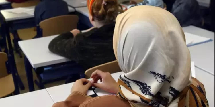 Marrakech : La justice marocaine accorde à une élève le droit de porter le hijab dans une école française