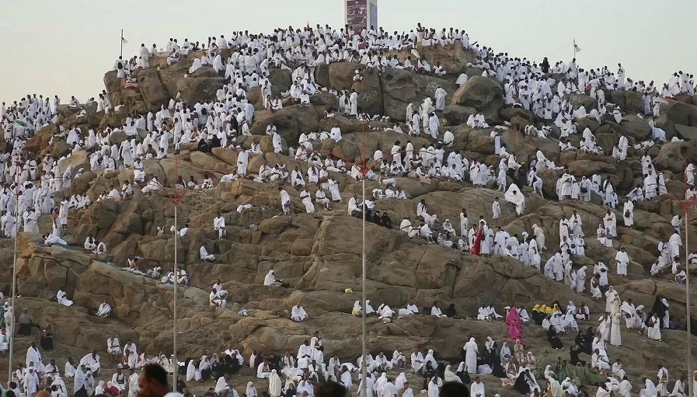 Rassemblement de pèlerins au Mont Arafat pour le Hajj 2024